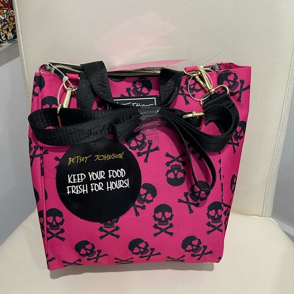 Betsey Johnson Handbags - Betsey Johnson Pink/Black "Skull & Bones & Hearts Nylon Insulated Lunch Tote Bag